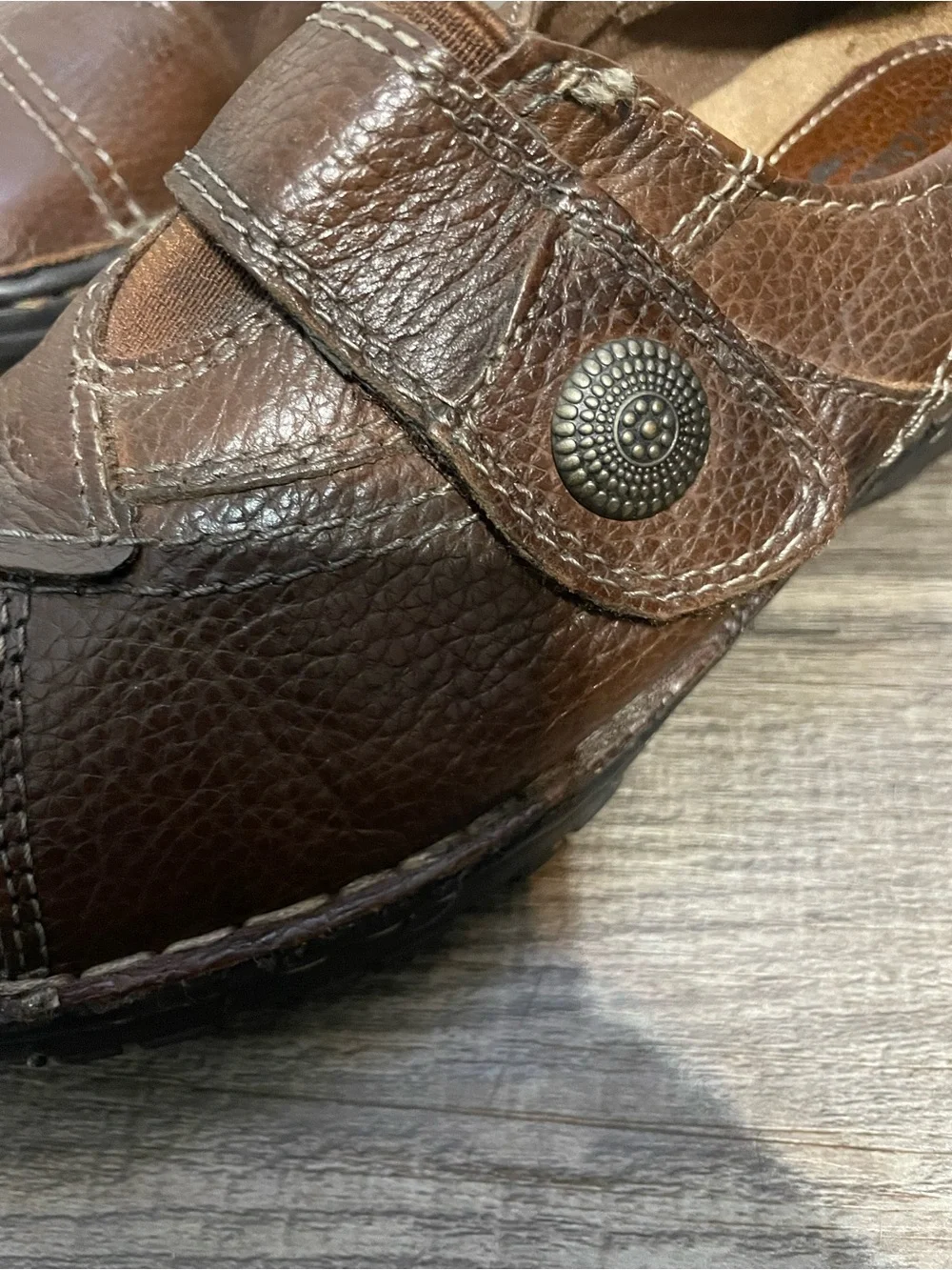 Women Earth origins Casual Brown Slip-On Leather Shoe Button Accent size 8/5